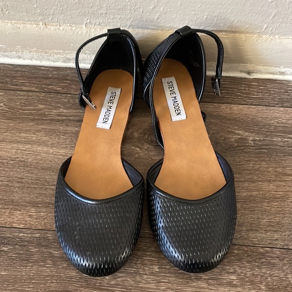 Steve Madden, Ankle Strapped Flats, Size 7, Black - Picture 2 of 4